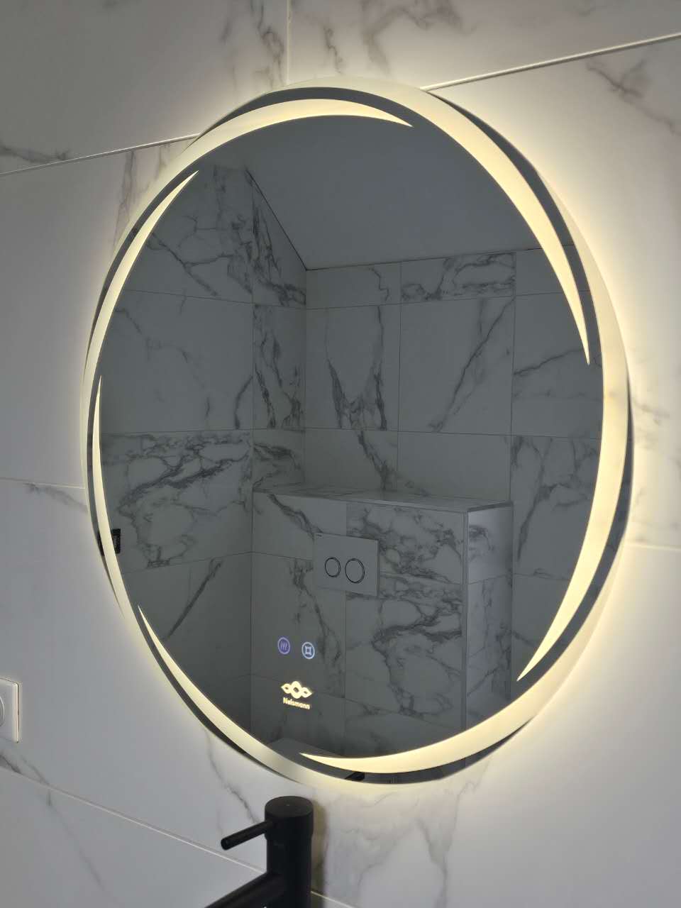 Miroir lumineux LED anti-buée : le guide complet pour la salle de bain
