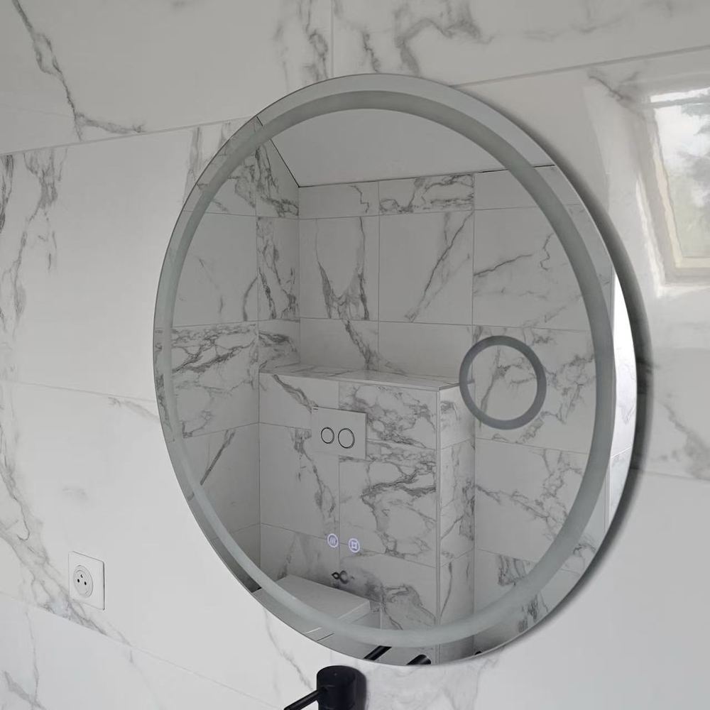 Miroir rond Nelsmann Elys éteint avec loupe et boutons tactiles