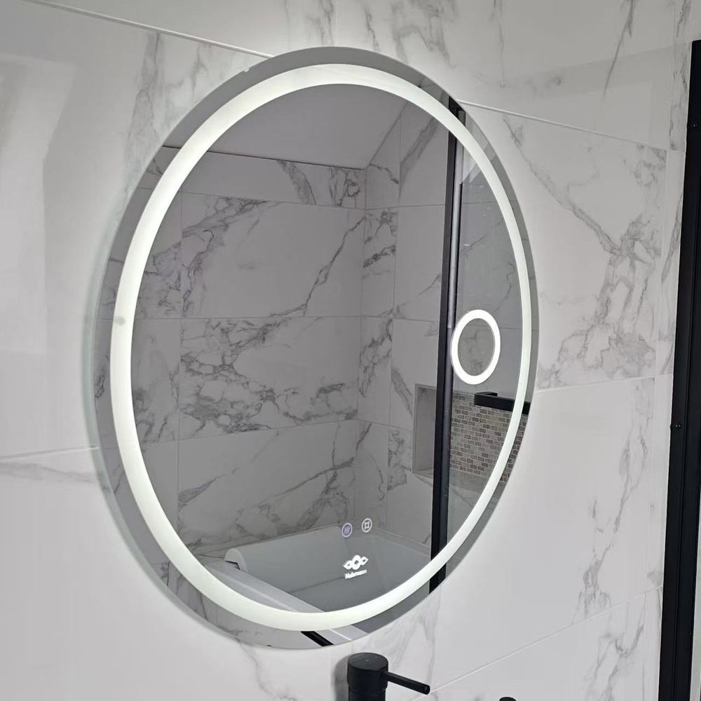 Miroir rond lumineux Nelsmann Elys en lumière blanche froide, reflet d'une douche