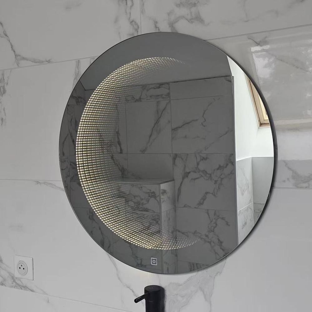 Miroir LED Infinity Nelsmann en lumière blanc neutre dans une salle de bain moderne
