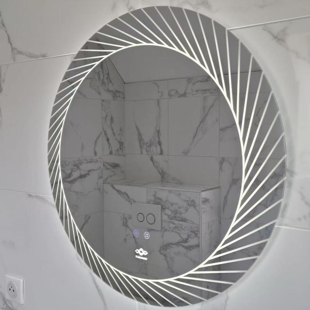 Miroir LED rond Nelsmann Neora en lumière blanche froide sur mur en marbre