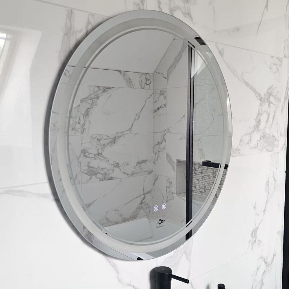 Miroir rond Nelsmann Nova au design épuré, reflet d'une douche à l'italienne